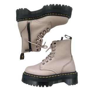 NEW Dr. Martens Jadon Boot Vintage Taupe size 9